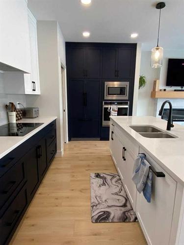 131 Goldenrod Road West, Lethbridge, AB - Indoor Photo Showing Kitchen With Double Sink With Upgraded Kitchen