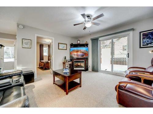 20803 24 Avenue, Bellevue, AB - Indoor Photo Showing Living Room