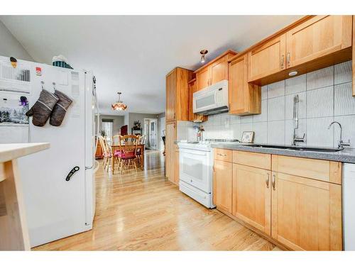 20803 24 Avenue, Bellevue, AB - Indoor Photo Showing Kitchen