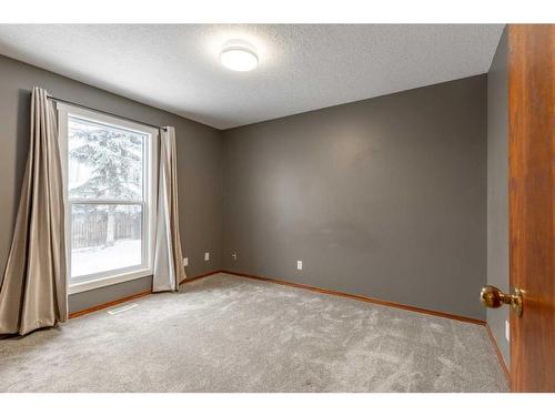 2114 16A Avenue, Coaldale, AB - Indoor Photo Showing Other Room