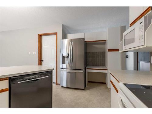 2114 16A Avenue, Coaldale, AB - Indoor Photo Showing Kitchen