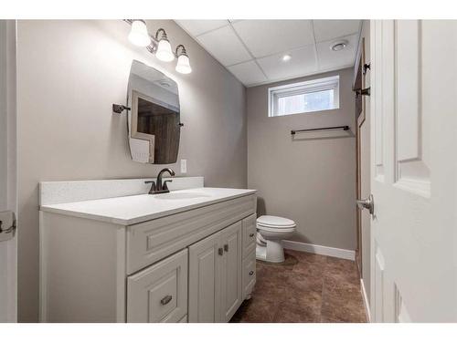 2114 16A Avenue, Coaldale, AB - Indoor Photo Showing Bathroom