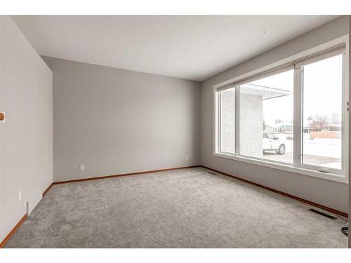 2114 16A Avenue, Coaldale, AB - Indoor Photo Showing Other Room