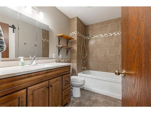 2114 16A Avenue, Coaldale, AB - Indoor Photo Showing Bathroom