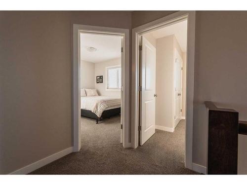 354 Mt Sundance Landing West, Lethbridge, AB - Indoor Photo Showing Bedroom