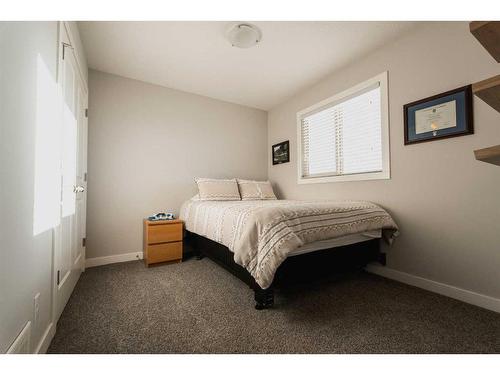 354 Mt Sundance Landing West, Lethbridge, AB - Indoor Photo Showing Bedroom