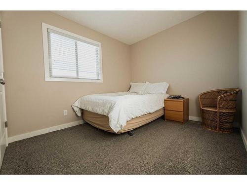 354 Mt Sundance Landing West, Lethbridge, AB - Indoor Photo Showing Bedroom