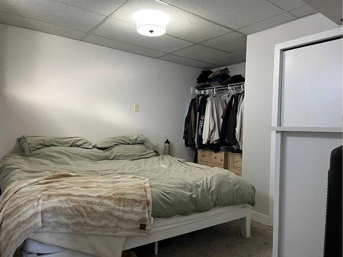 2 Cayuga Place West, Lethbridge, AB - Indoor Photo Showing Bedroom