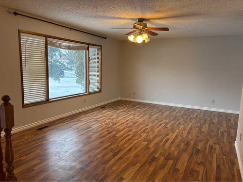 2 Cayuga Place West, Lethbridge, AB - Indoor Photo Showing Other Room