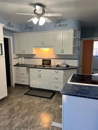 2015 7 Avenue South, Lethbridge, AB - Indoor Photo Showing Kitchen