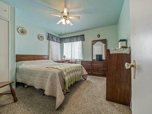 2015 7 Avenue South, Lethbridge, AB - Indoor Photo Showing Bedroom