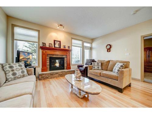 5-150 Fairmont Road South, Lethbridge, AB - Indoor Photo Showing Living Room With Fireplace