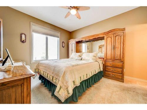 5-150 Fairmont Road South, Lethbridge, AB - Indoor Photo Showing Bedroom