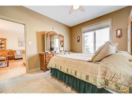 5-150 Fairmont Road South, Lethbridge, AB - Indoor Photo Showing Bedroom