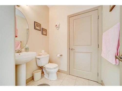 5-150 Fairmont Road South, Lethbridge, AB - Indoor Photo Showing Bathroom