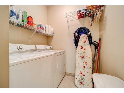 5-150 Fairmont Road South, Lethbridge, AB - Indoor Photo Showing Laundry Room