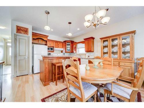 5-150 Fairmont Road South, Lethbridge, AB - Indoor Photo Showing Dining Room