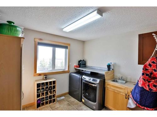 152081 Range Road 222, Champion, AB - Indoor Photo Showing Laundry Room