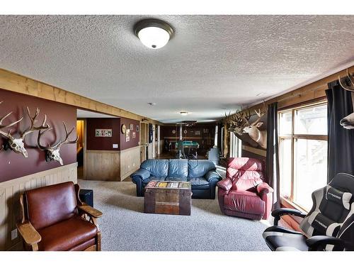 152081 Range Road 222, Champion, AB - Indoor Photo Showing Living Room