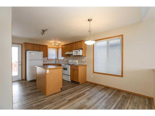 761 Red Crow Boulevard West, Lethbridge, AB - Indoor Photo Showing Kitchen