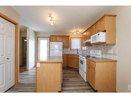 761 Red Crow Boulevard West, Lethbridge, AB - Indoor Photo Showing Kitchen