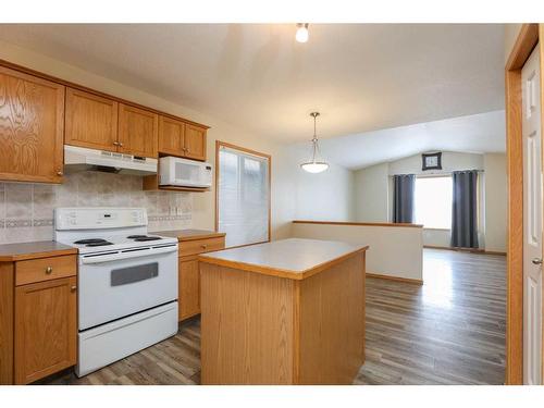 761 Red Crow Boulevard West, Lethbridge, AB - Indoor Photo Showing Kitchen