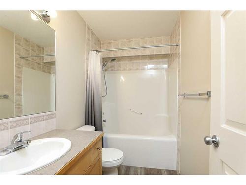 761 Red Crow Boulevard West, Lethbridge, AB - Indoor Photo Showing Bathroom