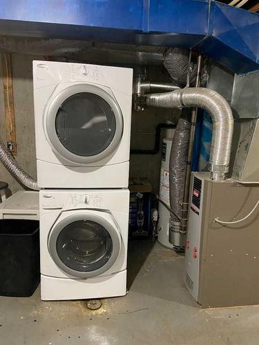 1415 Lakemount Boulevard South, Lethbridge, AB - Indoor Photo Showing Laundry Room