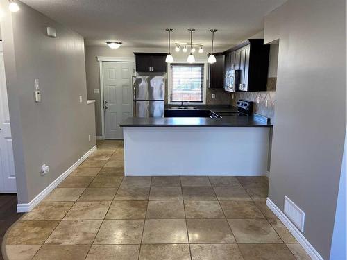 1415 Lakemount Boulevard South, Lethbridge, AB - Indoor Photo Showing Kitchen