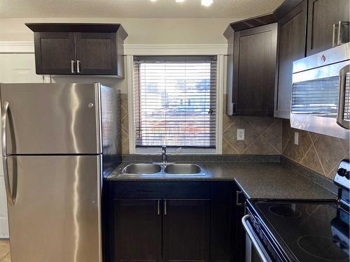 1415 Lakemount Boulevard South, Lethbridge, AB - Indoor Photo Showing Kitchen With Double Sink