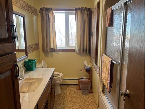 214015 Township Road 52, Rural Cardston County, AB - Indoor Photo Showing Bathroom