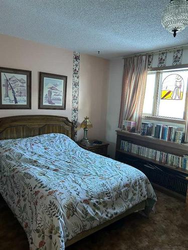 214015 Township Road 52, Rural Cardston County, AB - Indoor Photo Showing Bedroom