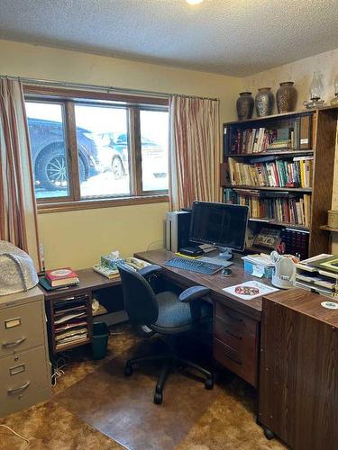 214015 Township Road 52, Rural Cardston County, AB - Indoor Photo Showing Office