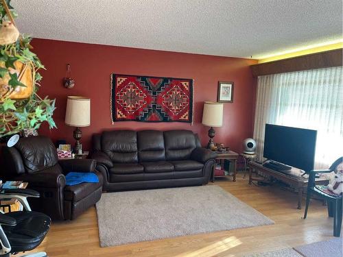 214015 Township Road 52, Rural Cardston County, AB - Indoor Photo Showing Living Room