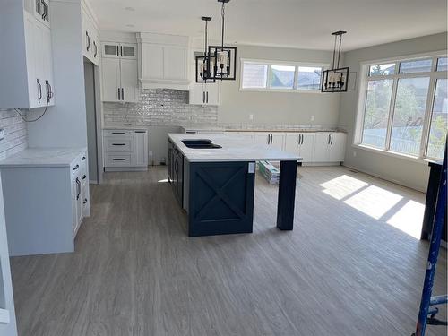 411 Fairmont Boulevard South, Lethbridge, AB - Indoor Photo Showing Kitchen With Upgraded Kitchen