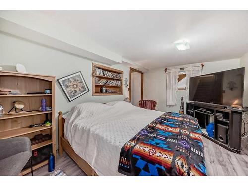 521 10 Street North, Lethbridge, AB - Indoor Photo Showing Bedroom