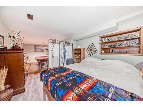 521 10 Street North, Lethbridge, AB - Indoor Photo Showing Bedroom