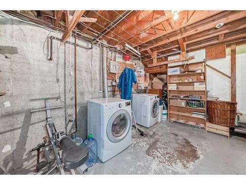 521 10 Street North, Lethbridge, AB - Indoor Photo Showing Laundry Room