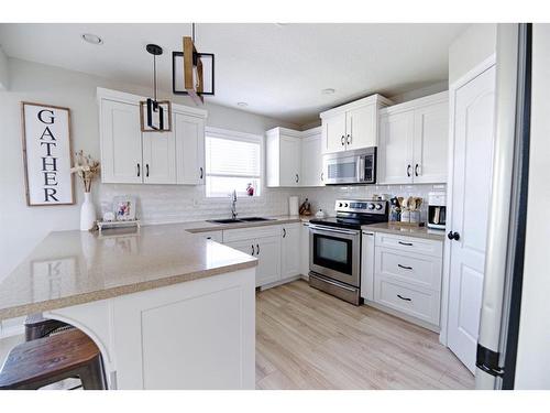 415 Haru Moriyama Place North, Lethbridge, AB - Indoor Photo Showing Kitchen With Stainless Steel Kitchen With Upgraded Kitchen