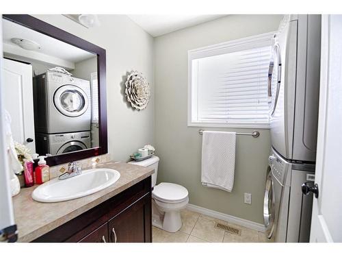 415 Haru Moriyama Place North, Lethbridge, AB - Indoor Photo Showing Bathroom