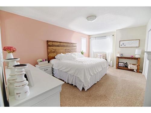 415 Haru Moriyama Place North, Lethbridge, AB - Indoor Photo Showing Bedroom