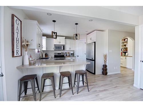 415 Haru Moriyama Place North, Lethbridge, AB - Indoor Photo Showing Kitchen With Upgraded Kitchen