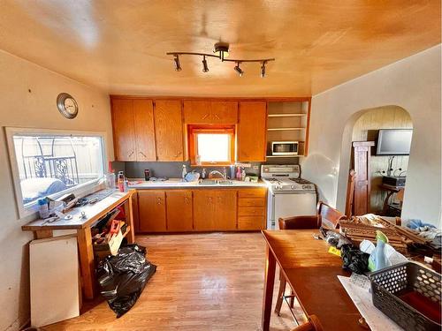 211 2 Street North, Vulcan, AB - Indoor Photo Showing Kitchen With Double Sink