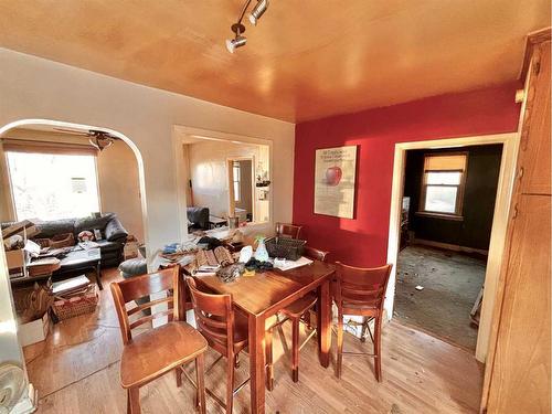 211 2 Street North, Vulcan, AB - Indoor Photo Showing Dining Room