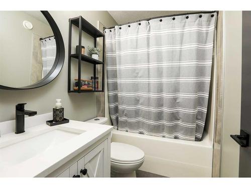 106 Bonavista Drive, Rural Lethbridge County, AB - Indoor Photo Showing Bathroom