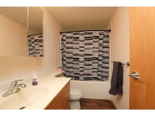 106 Bonavista Drive, Rural Lethbridge County, AB - Indoor Photo Showing Bathroom