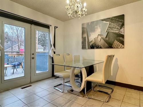 815 13 Street South, Lethbridge, AB - Indoor Photo Showing Dining Room