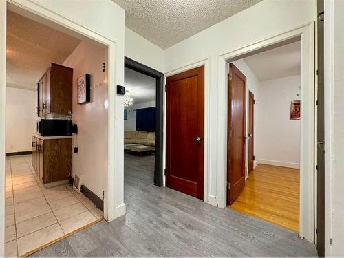 815 13 Street South, Lethbridge, AB - Indoor Photo Showing Other Room