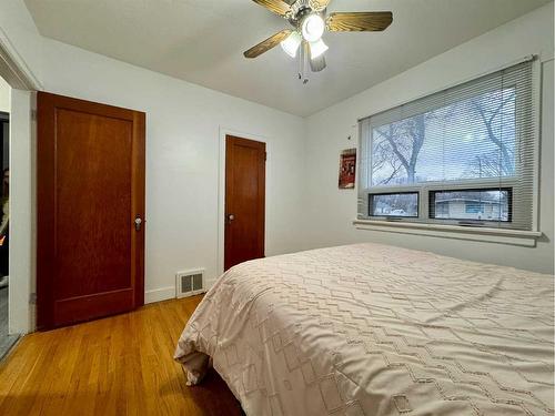 815 13 Street South, Lethbridge, AB - Indoor Photo Showing Bedroom