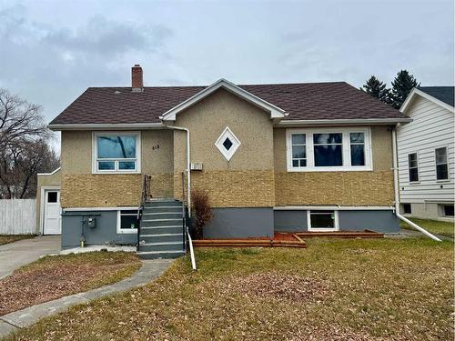 815 13 Street South, Lethbridge, AB - Outdoor